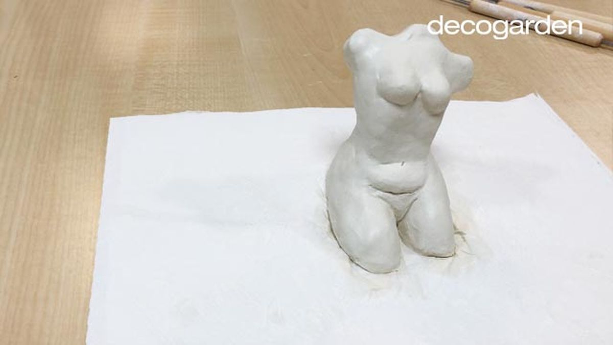 como hacer una escultura de mujer con arcilla paso 8