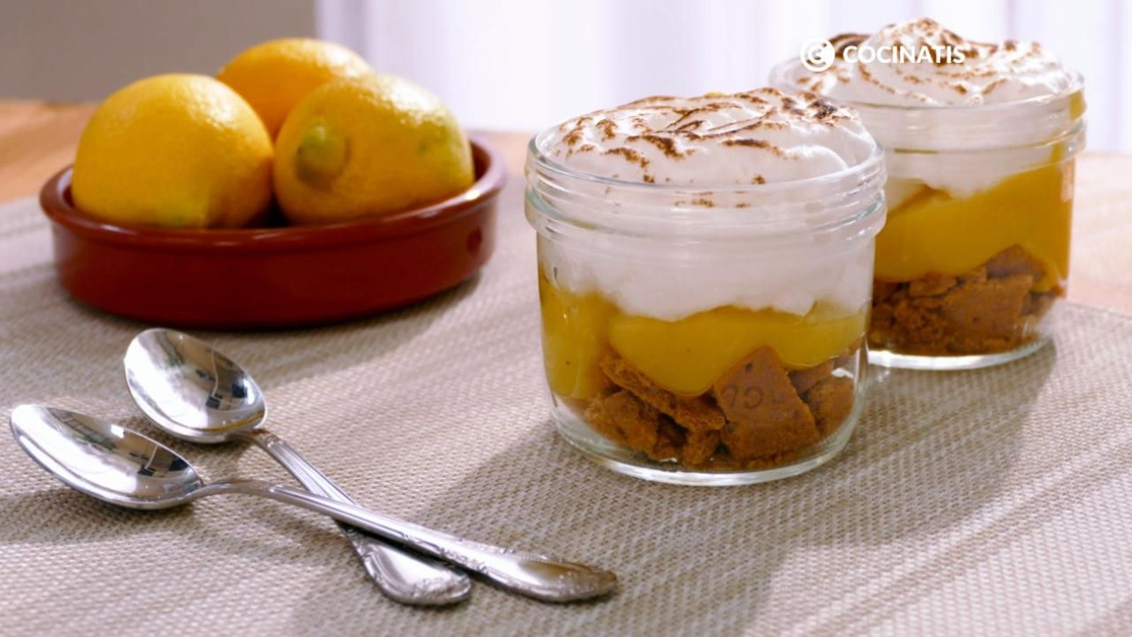Tarta de limón en taza
