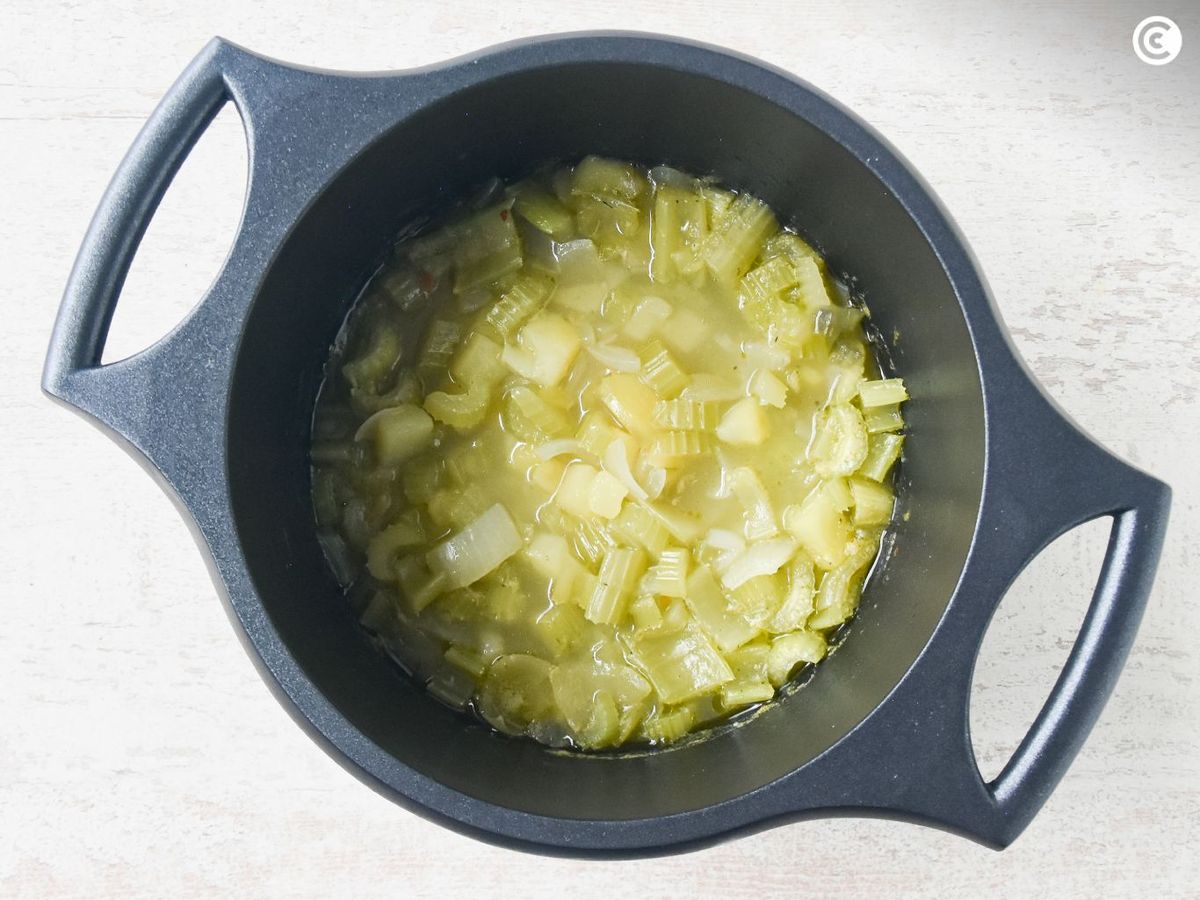 Cocer el apio hacer una crema