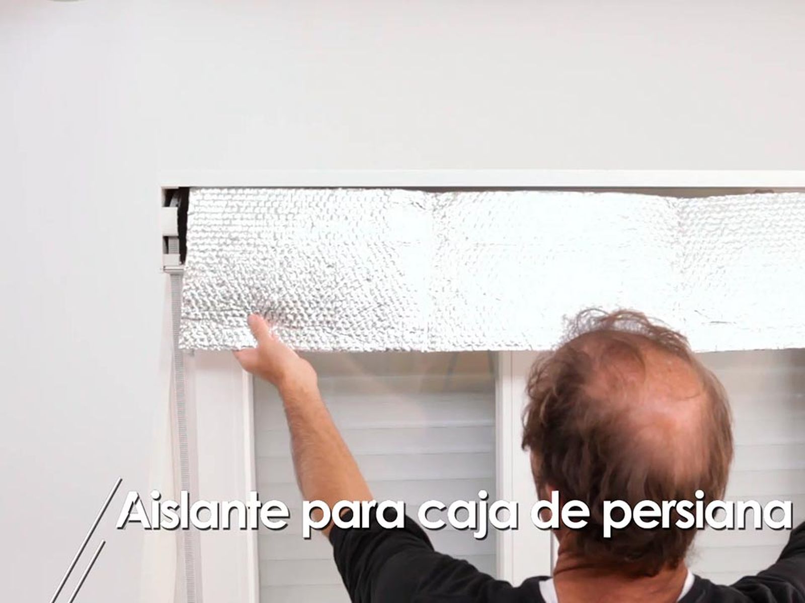 Cómo aislar la caja de la persiana paso 2
