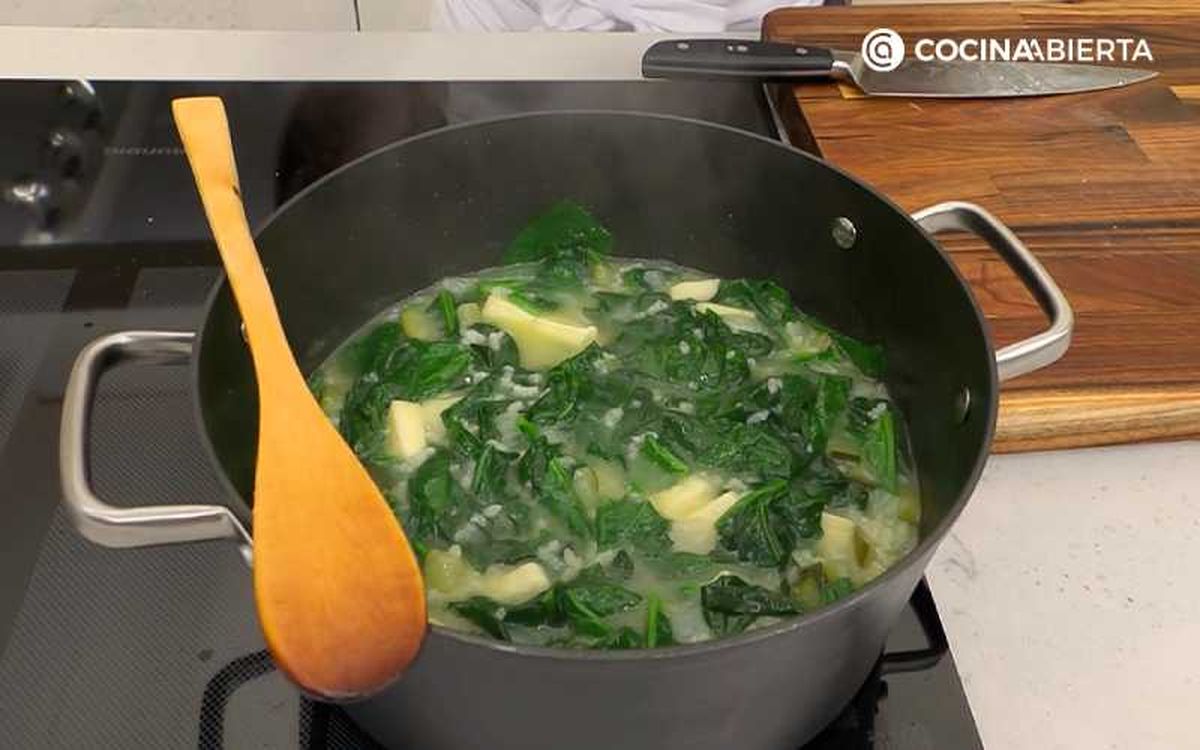 Incorpora las espinacas y el queso