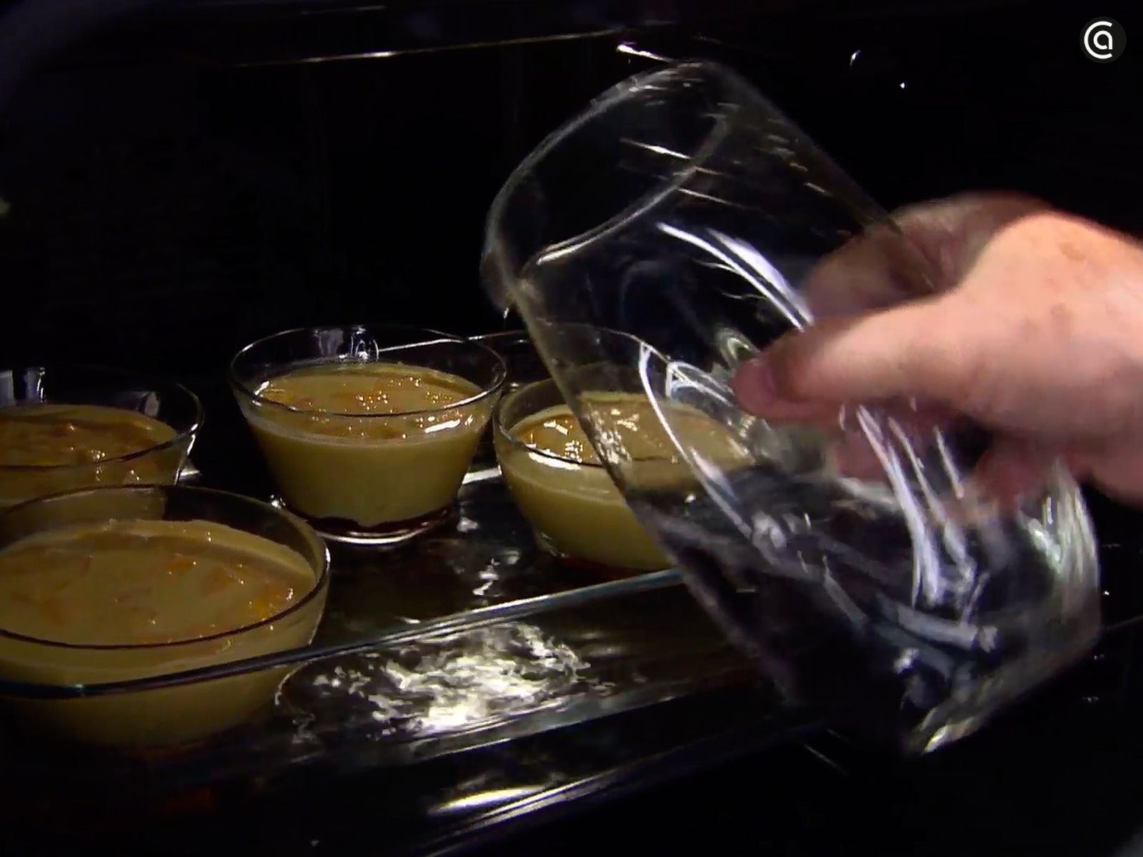 Cocina el flan de melocotón al baño maría
