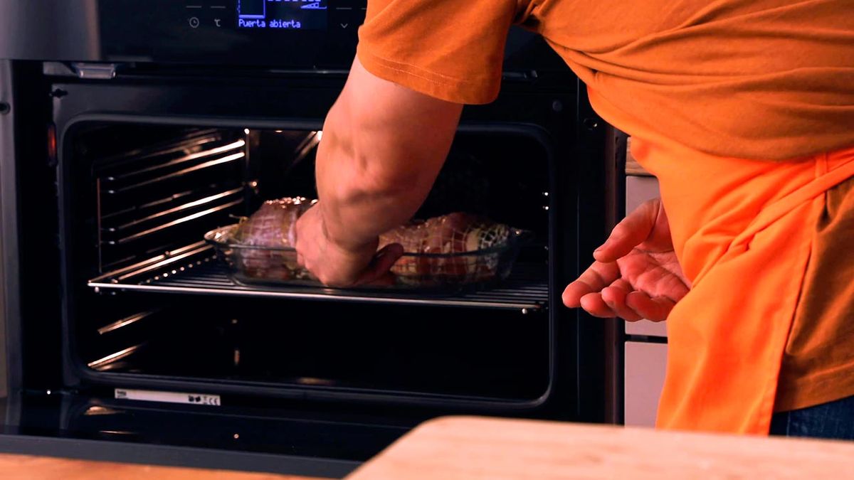 Receta de pechuga de pavo rellena con salsa de vino y ciruelas  paso 3