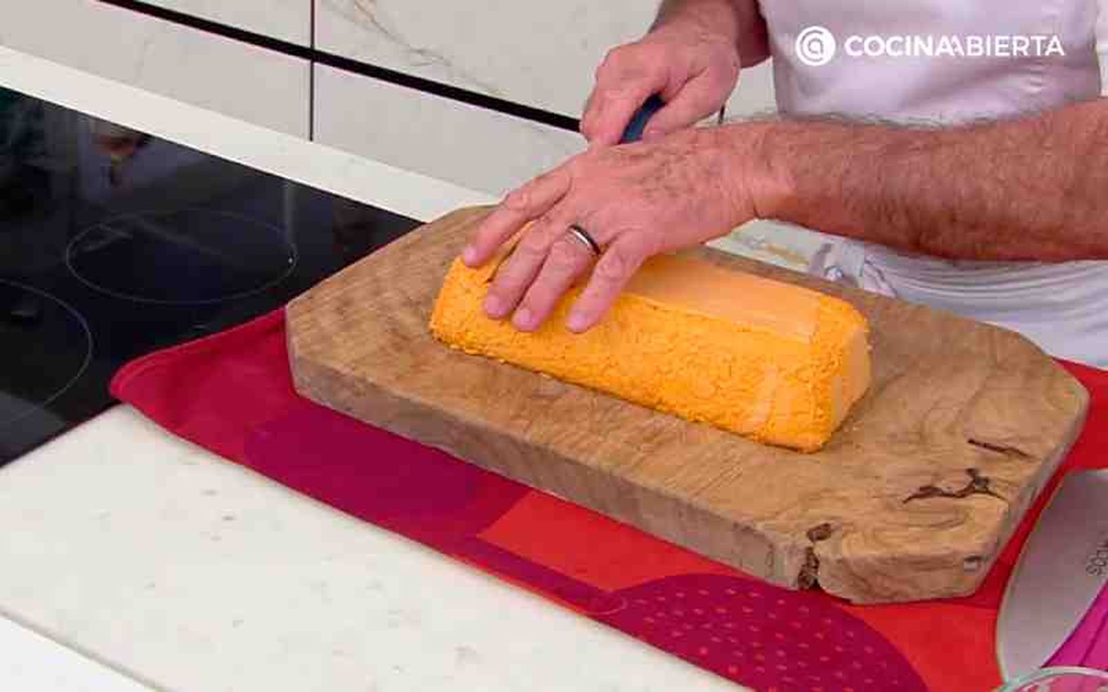 Antes de cortarlo, deja que el pastel repose Antes de cortarlo, deja que el pastel repose