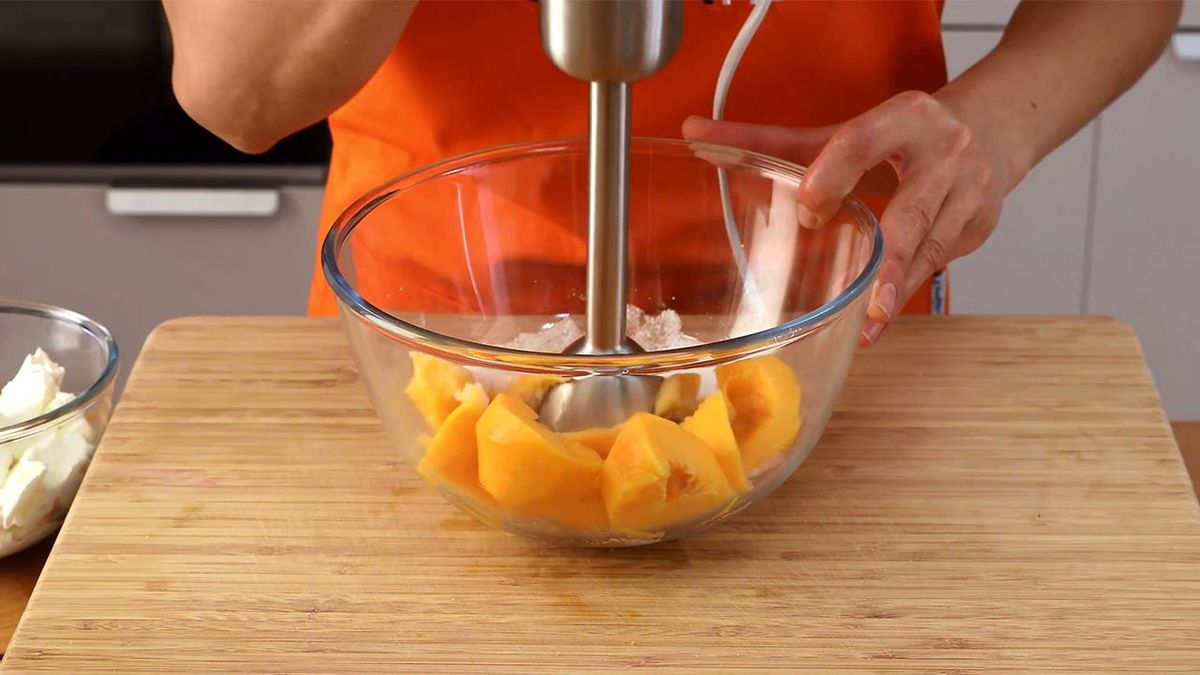 Receta de tarta fría de queso y melocotón  paso 2