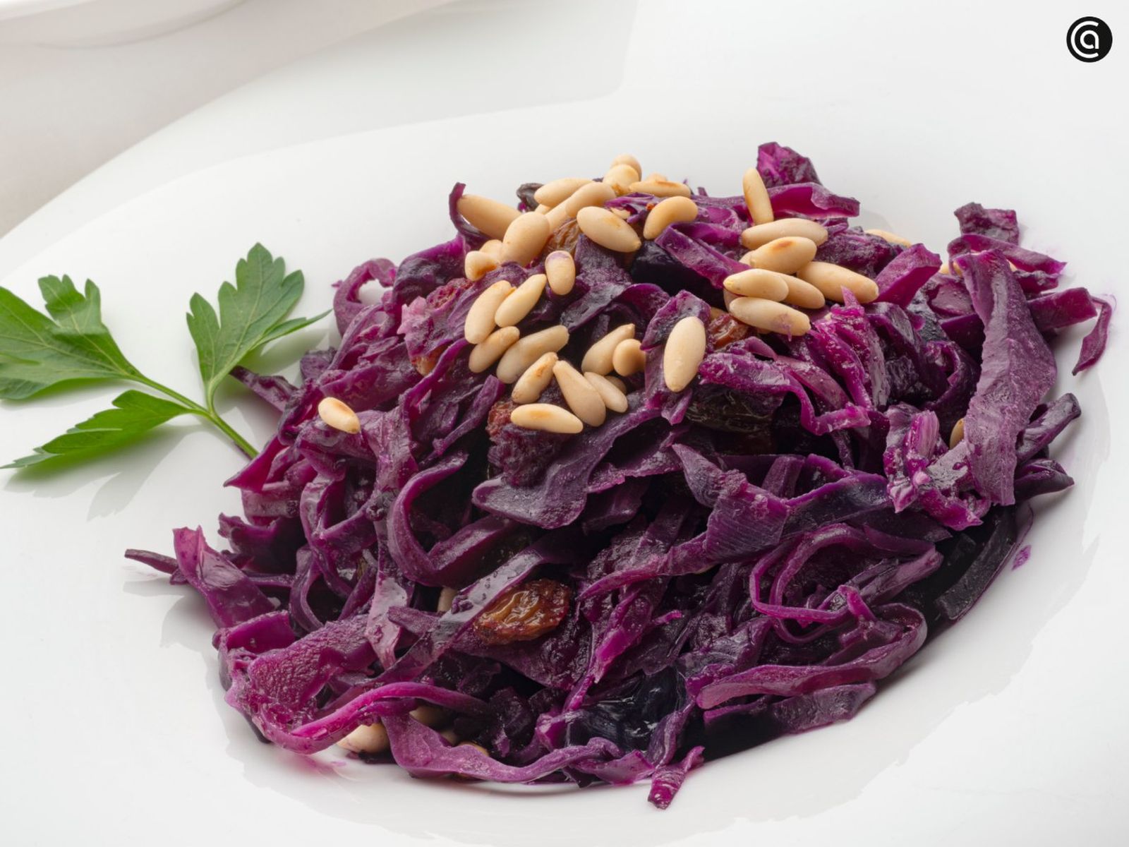 Lombarda con manzana, pasas y piñones: receta de invierno de Karlos Arguiñano