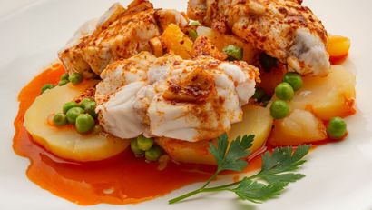 Rape a la gallega con guisantes, receta de Karlos Arguiñano