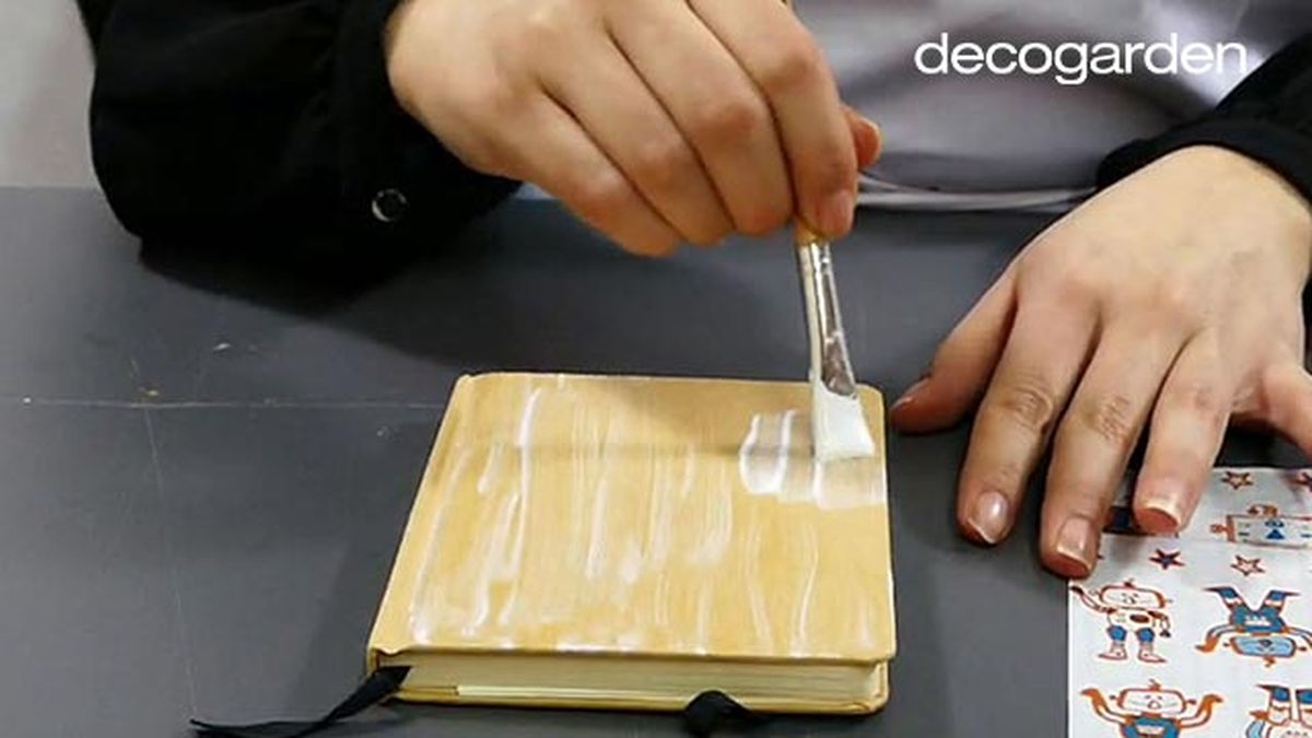 Decorar la tapa de una libreta paso1