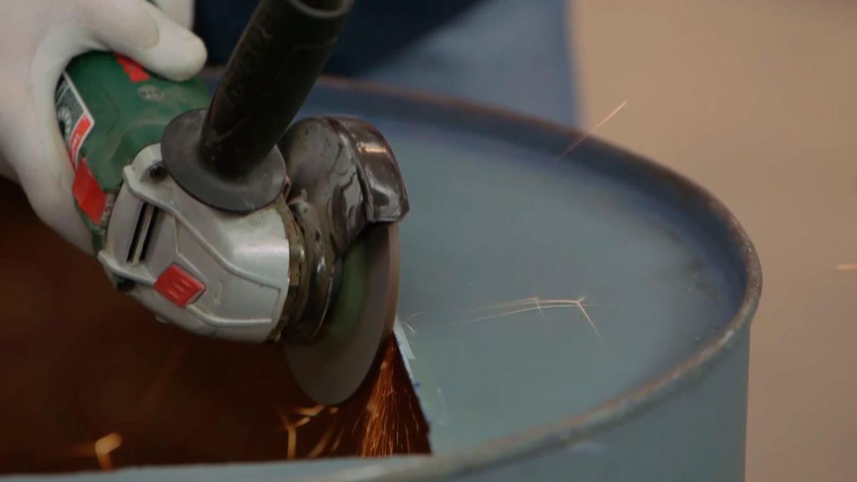 Cómo hacer una cocina en un bidón metálico paso 4