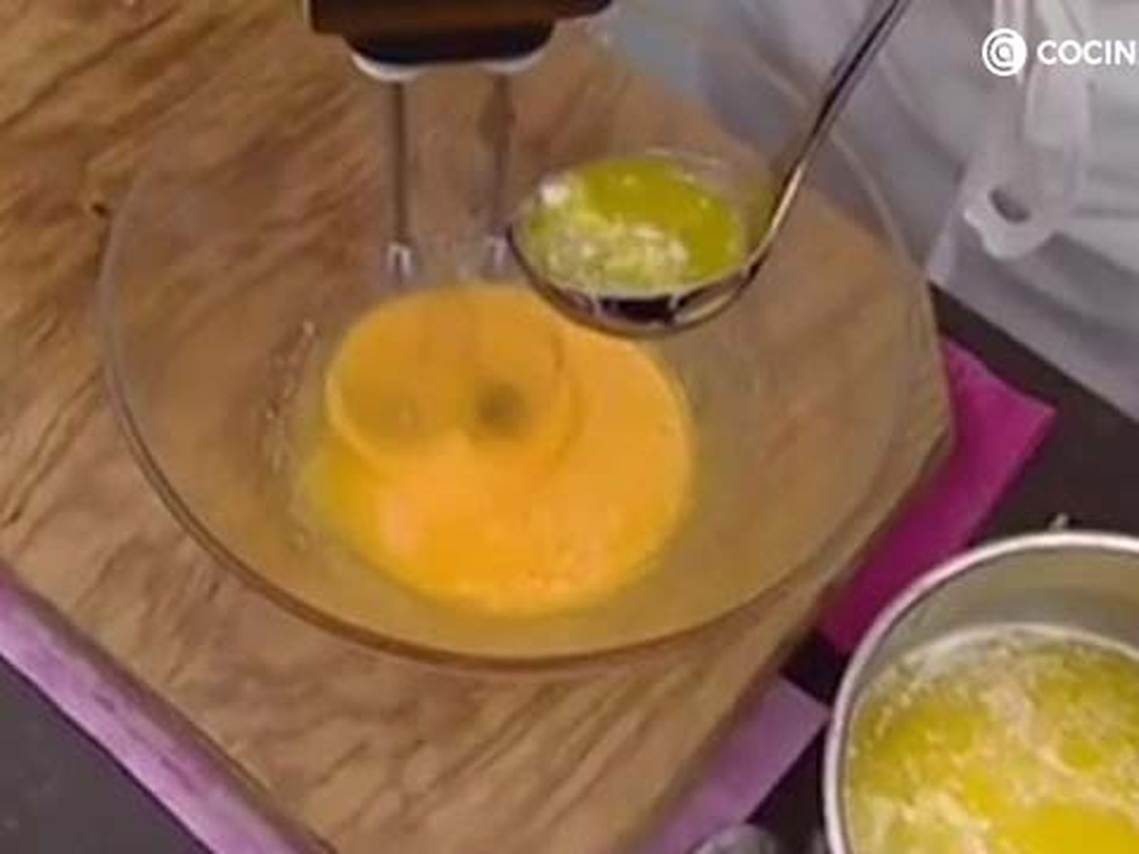 como hacer salsa holandesa paso 3