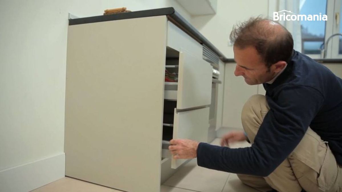 Un cajón desajustado en la cocina