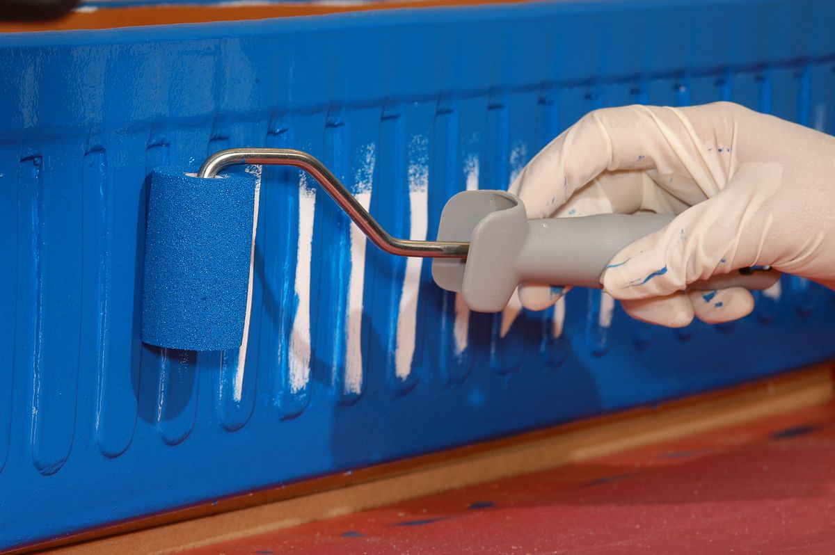 Cómo pintar una jardinera de terracota paso 5