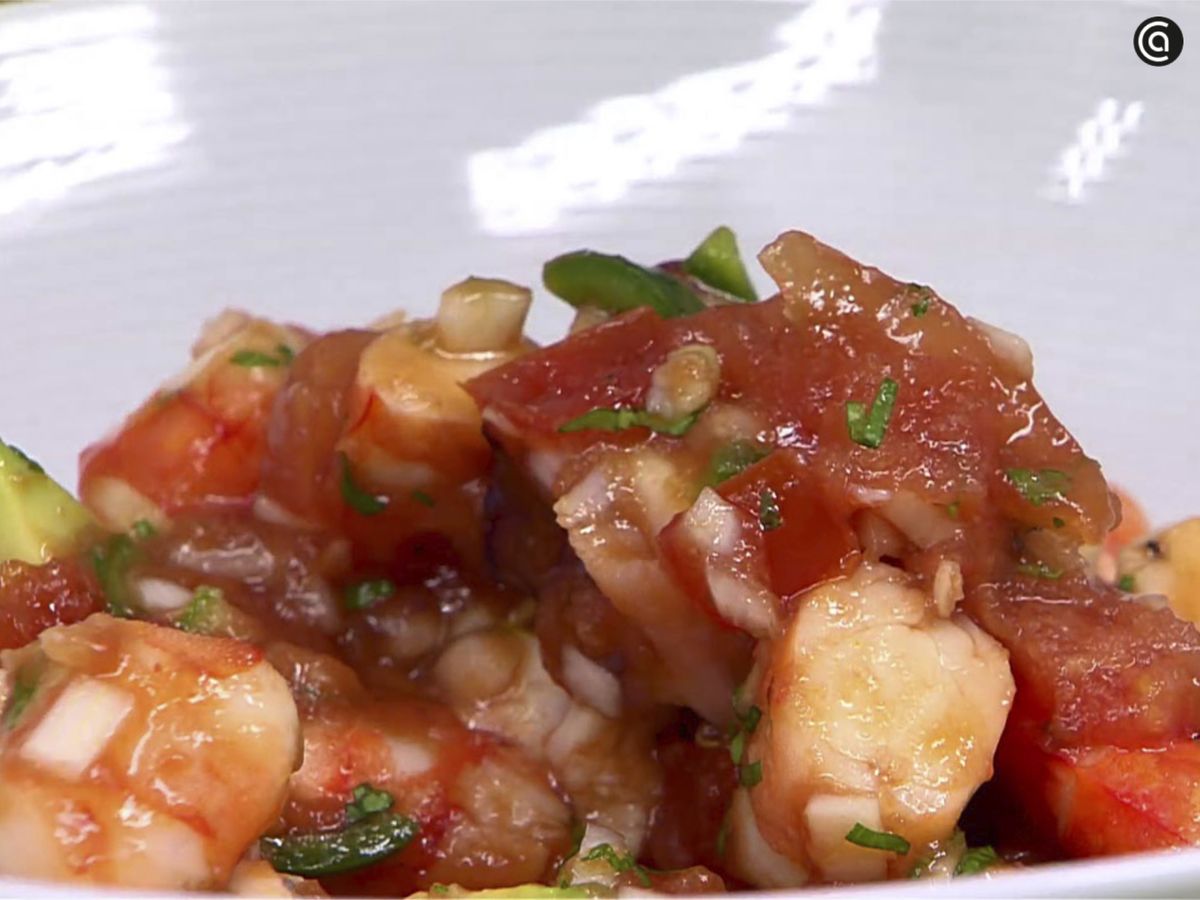 Sirve el ceviche estilo Acapulco bien frío
