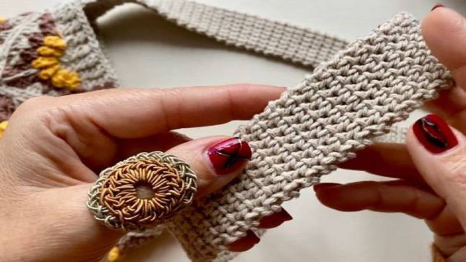 Correa de punto para el bolso. Correa de punto para el bolso.