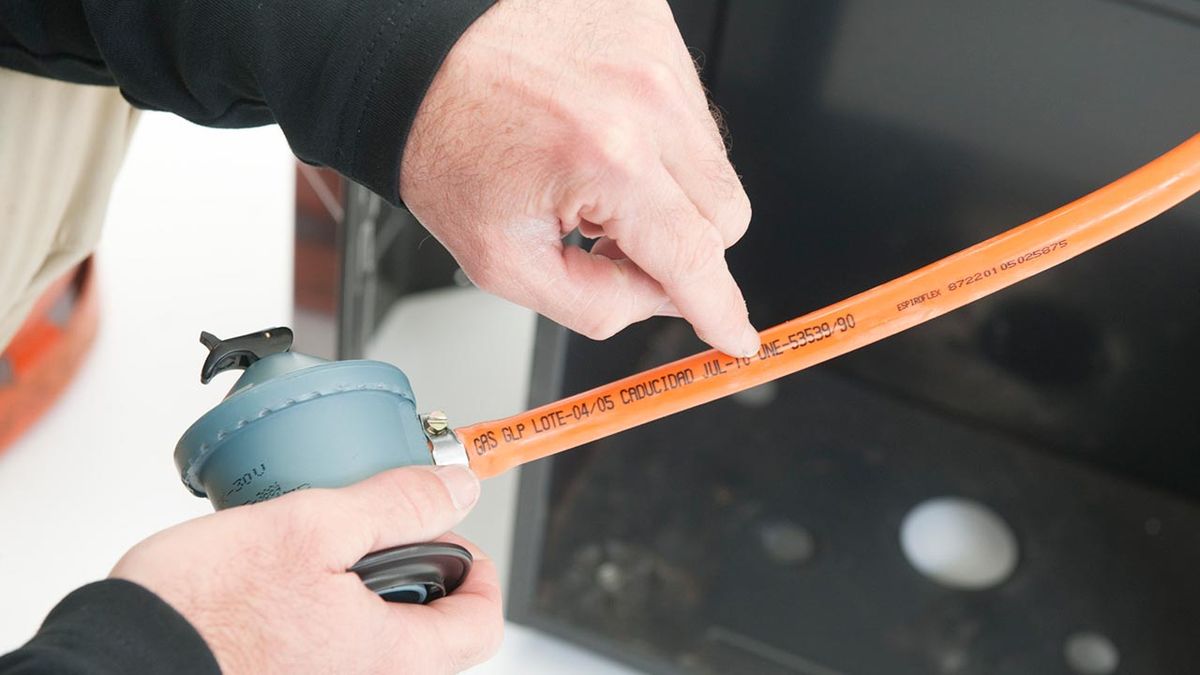 brico 0624 1 mantenimiento estufa catalitica paso 1