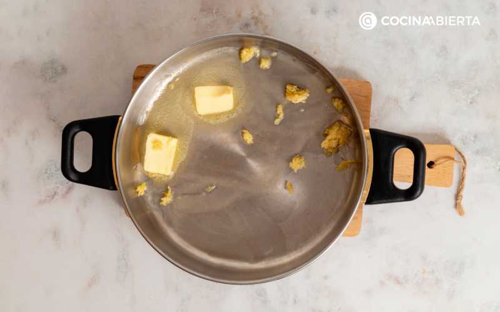 Sofríe el ajo con mantequilla Sofríe el ajo con mantequilla