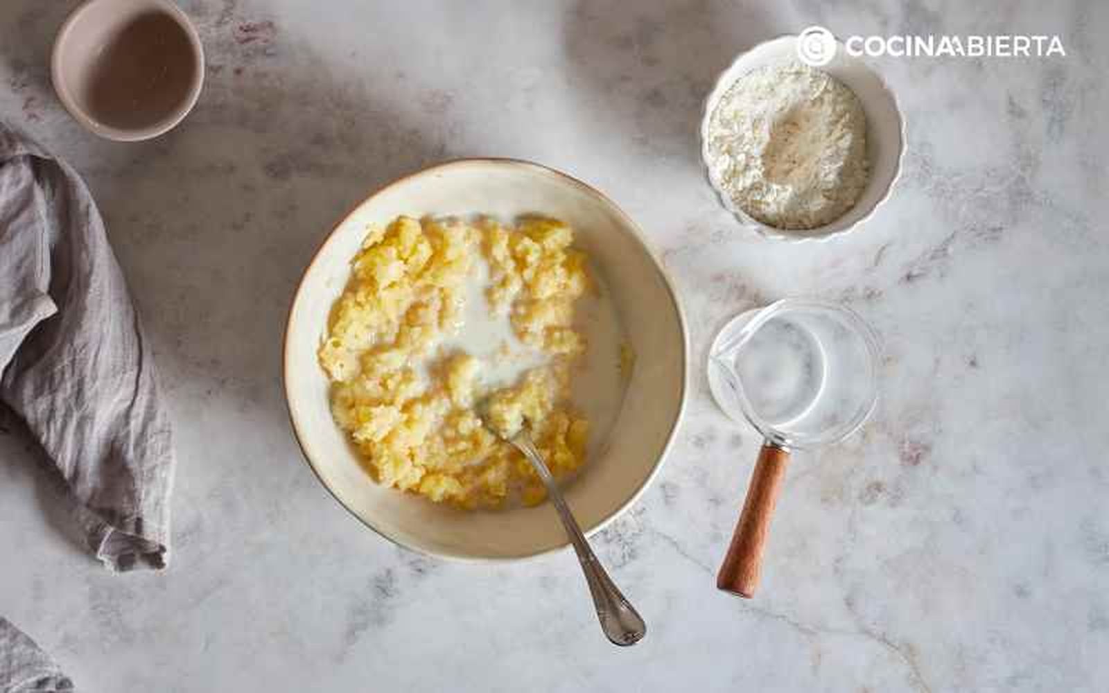 Pon los ingredientes en un bol