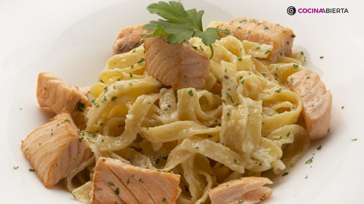 ettuccine Alfredo con salmón