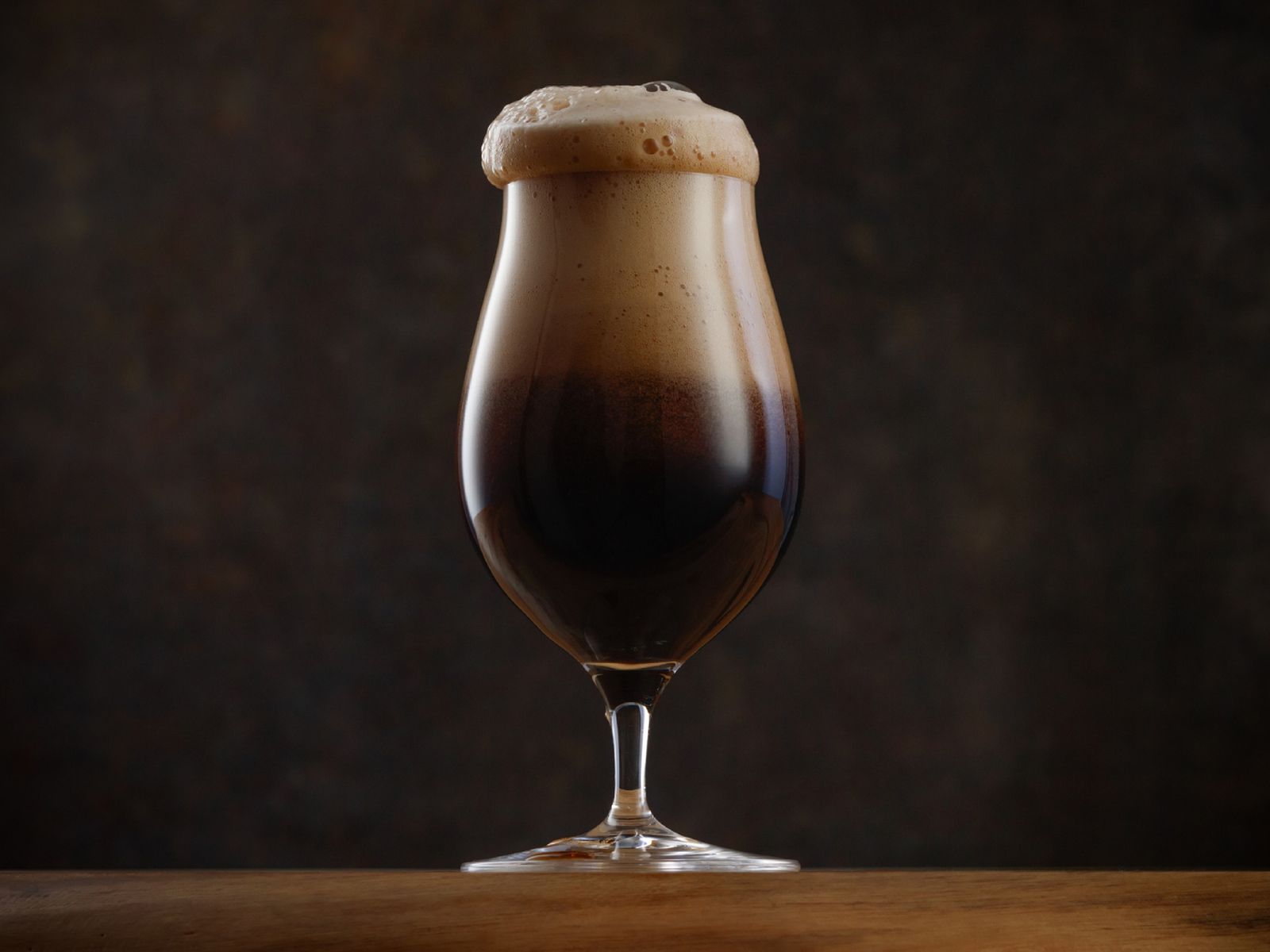 Su color oscuro y su espuma densa son parte del secreto de su magia en la cocina.