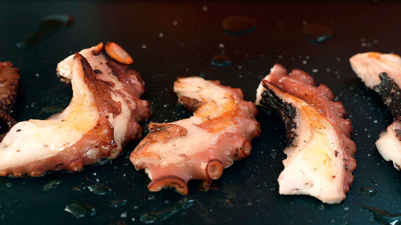 Receta de pulpo a la plancha con puré de boniato y salsa rosa paso 4 Receta de pulpo a la plancha con puré de boniato y salsa rosa paso 4