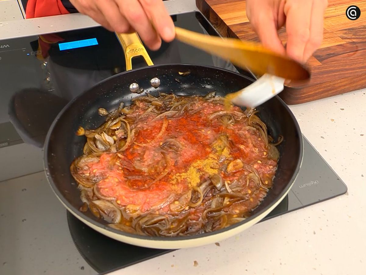 Sofríe las hortalizas y añade las especias