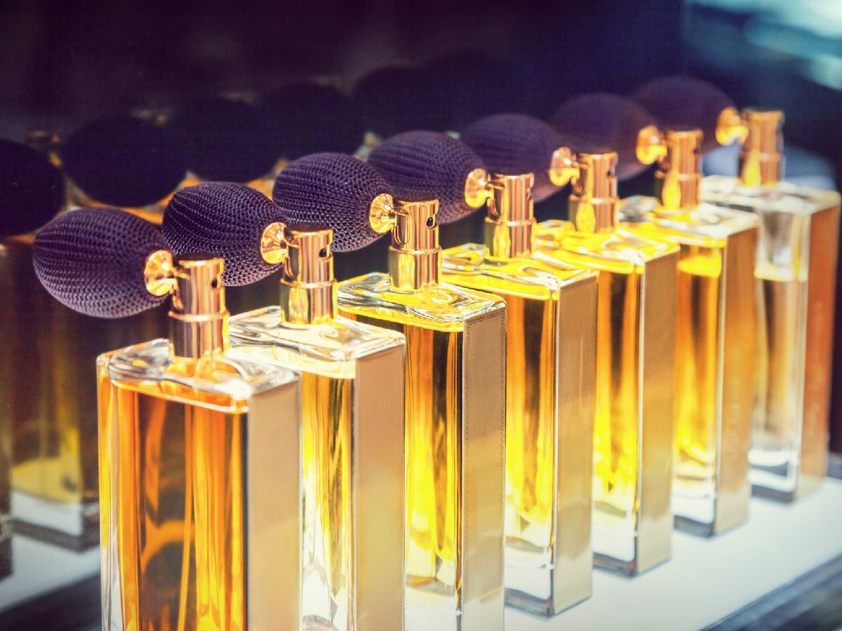 El perfume contiene una alta concentración de aceites aromáticos