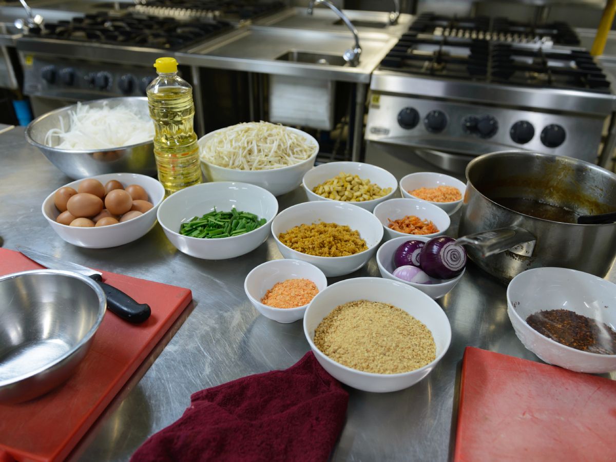 El mise en place, preparar los ingredientes antes de empezar, evita el caos en la cocina y agiliza cada receta.