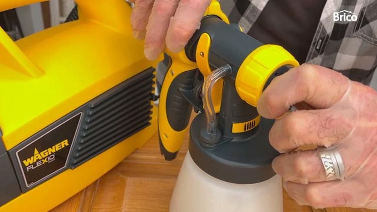 Como pintar una puerta de madera con pistola paso 9