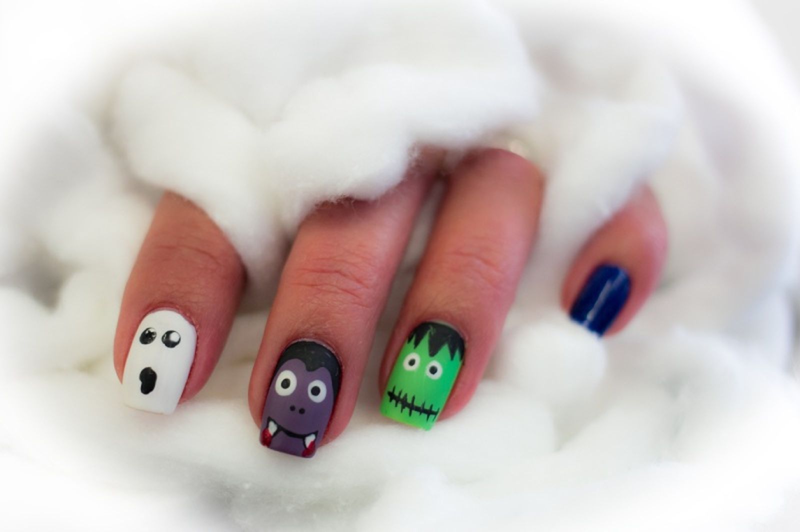 Uñas divertidas para Halloween con fantasmas, vampiros y monstruos Uñas divertidas para Halloween con fantasmas, vampiros y monstruos