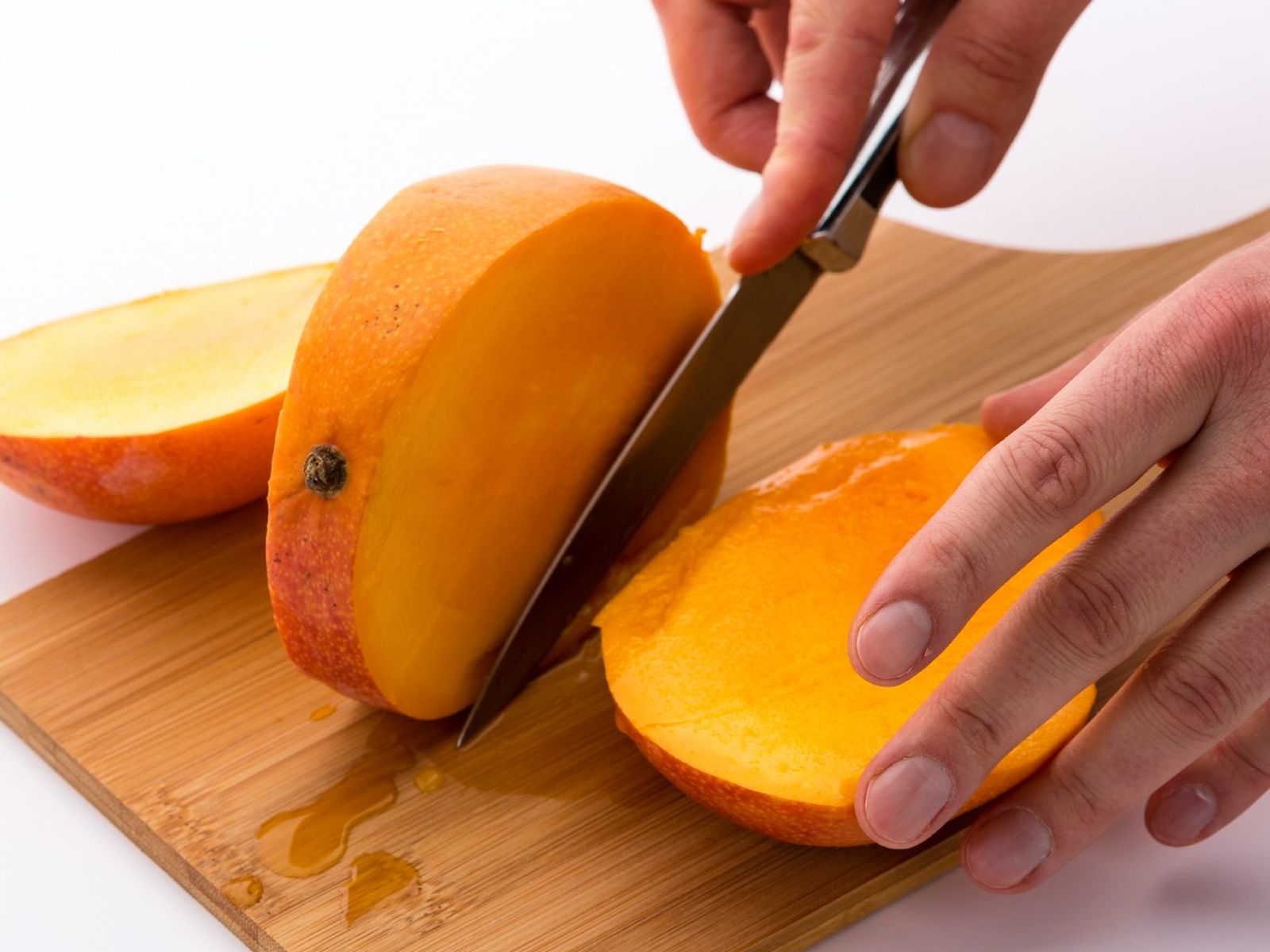 Corta los lados laterales del mango