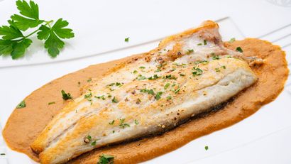 Lubina con salsa de mejillones