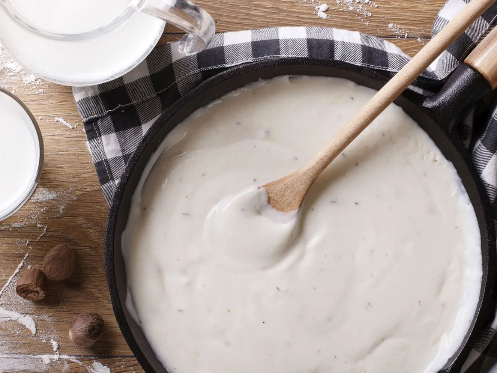 Una bechamel con la textura perfecta: ni líquida ni demasiado espesa. Una bechamel con la textura perfecta: ni líquida ni demasiado espesa.