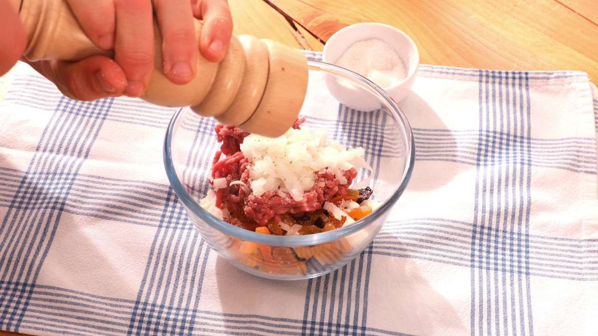 Pollo con tomate y patatas fritas   Paso 2