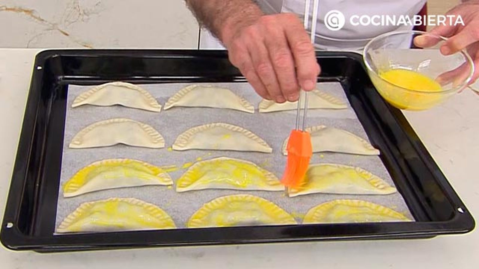 empanadillas dulces rellenas de arandanos receta horno postre facil karlos arguinano KARL67880321 paso3 empanadillas dulces rellenas de arandanos receta horno postre facil karlos arguinano KARL67880321 paso3