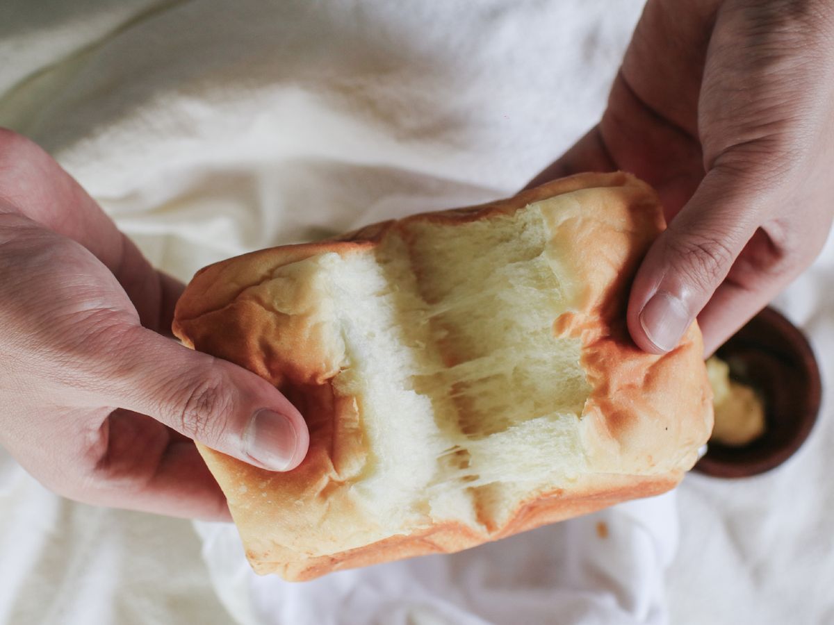 Detalle de la miga del shokupan, caracterizada por su suavidad y uniformidad.
