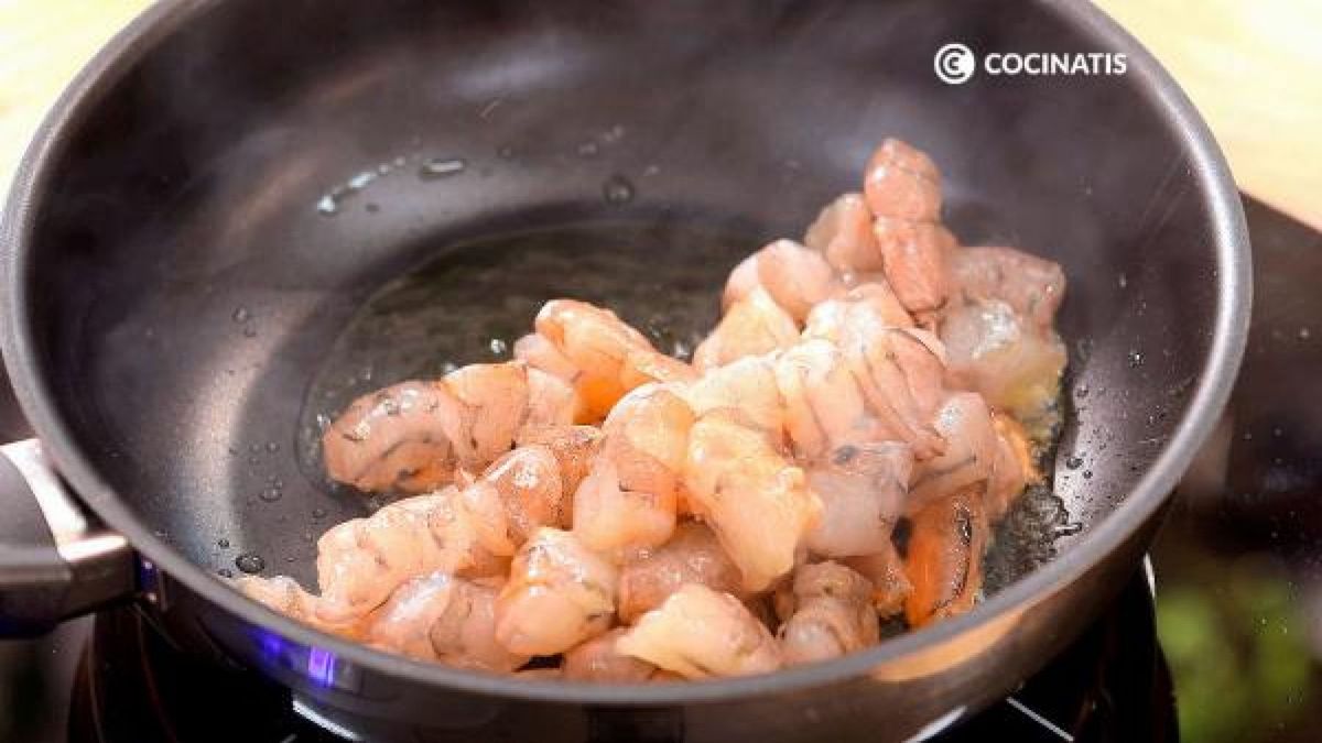 Ceviche de camarón con chips de tortilla   Paso 2