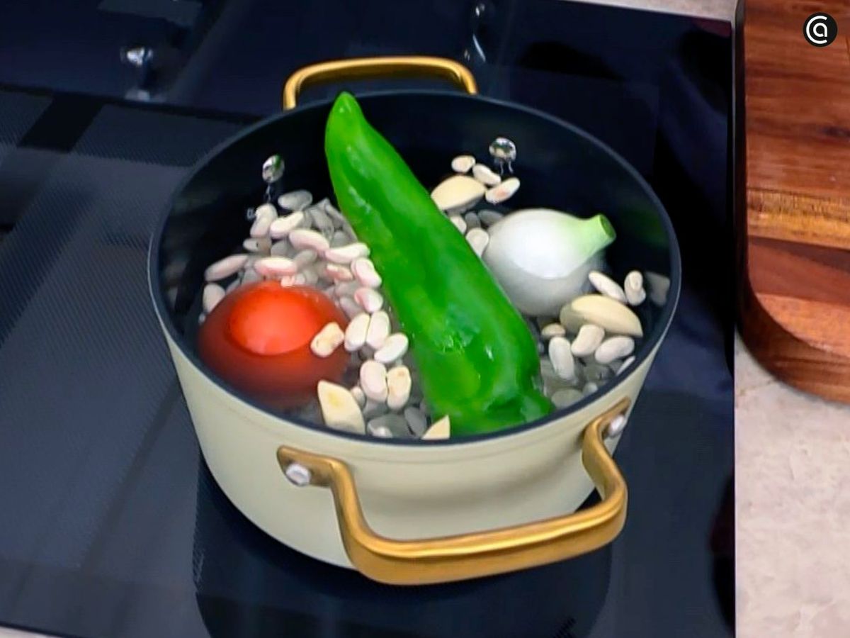 Cocer las pochas y las verduras para hacerlas con bacalao y huevo escalfado