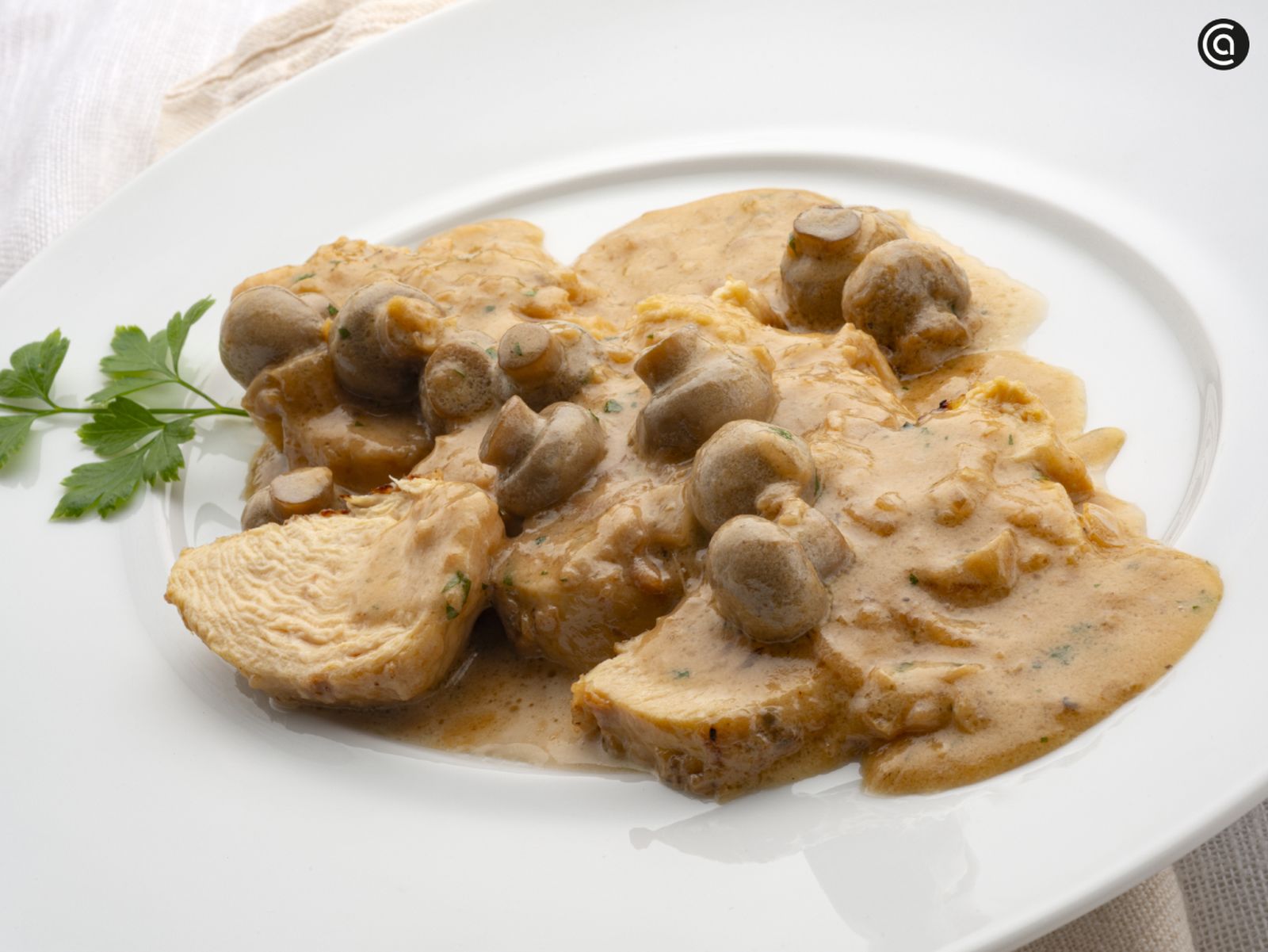 Pechugas de pollo al cava con champiñones