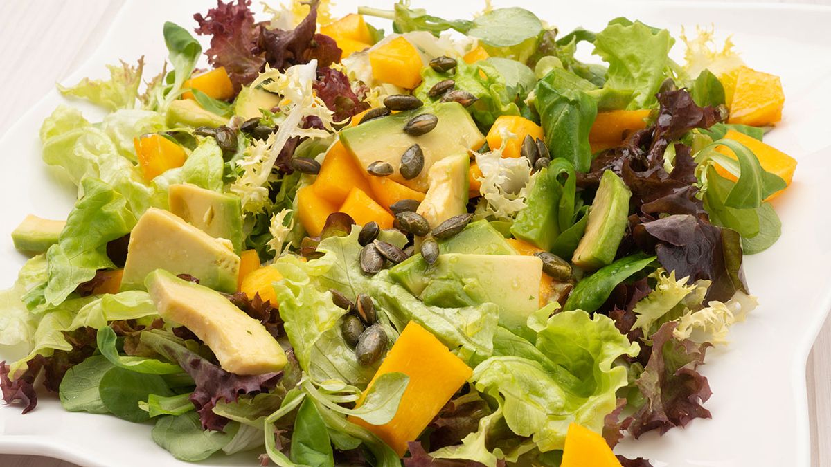 Ensalada de aguacate y melocotón