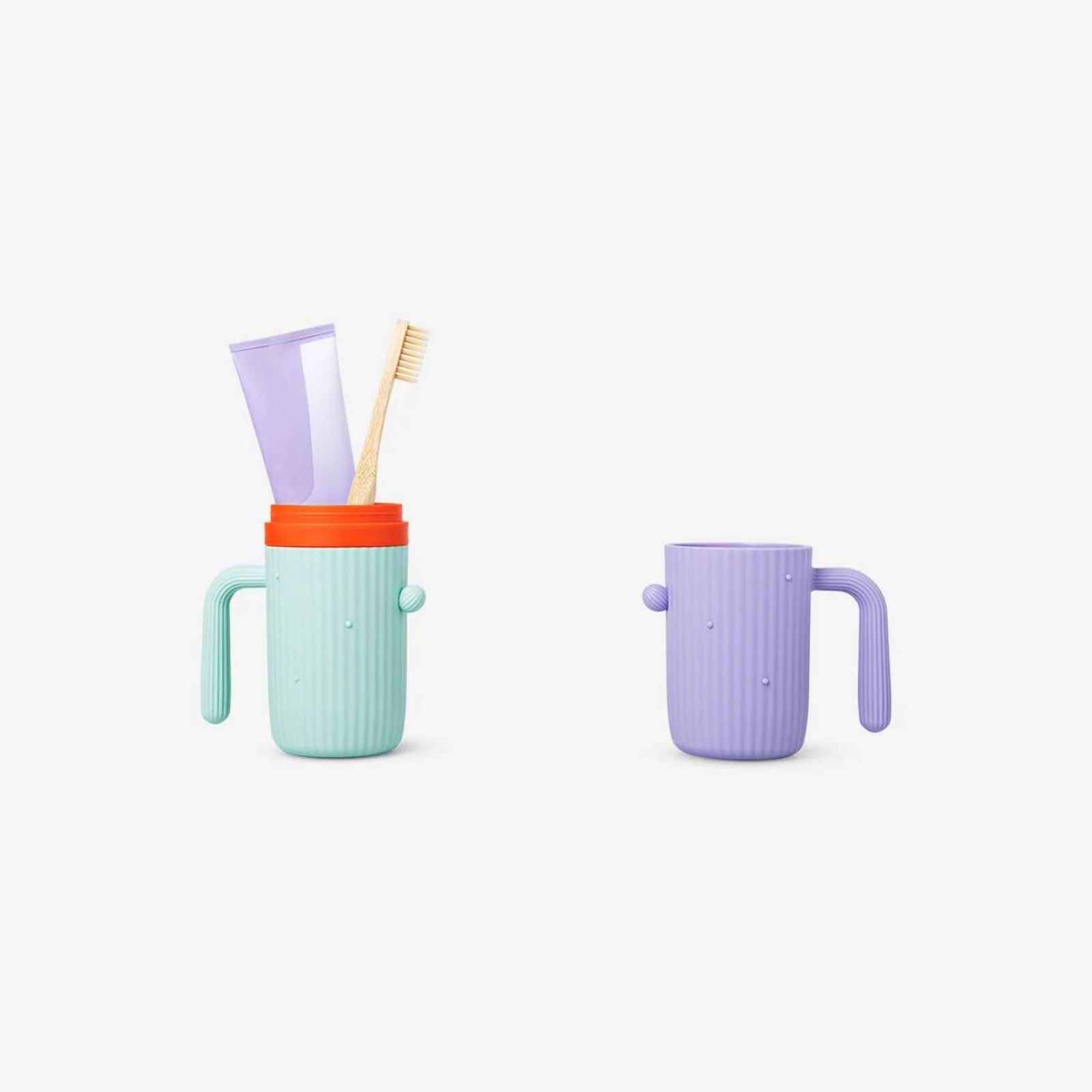 Vasos cactus para los cepillos de dientes.