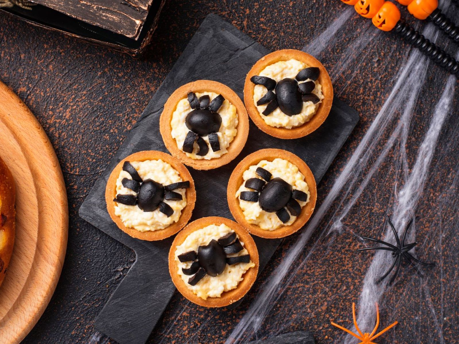 Tartaletas de Halloween con arañas Tartaletas de Halloween con arañas