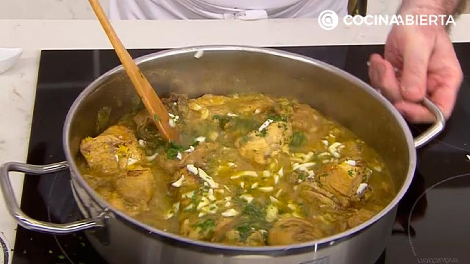 pollo en pepitoria receta tradicional karlos arguinano karl67360321 paso5