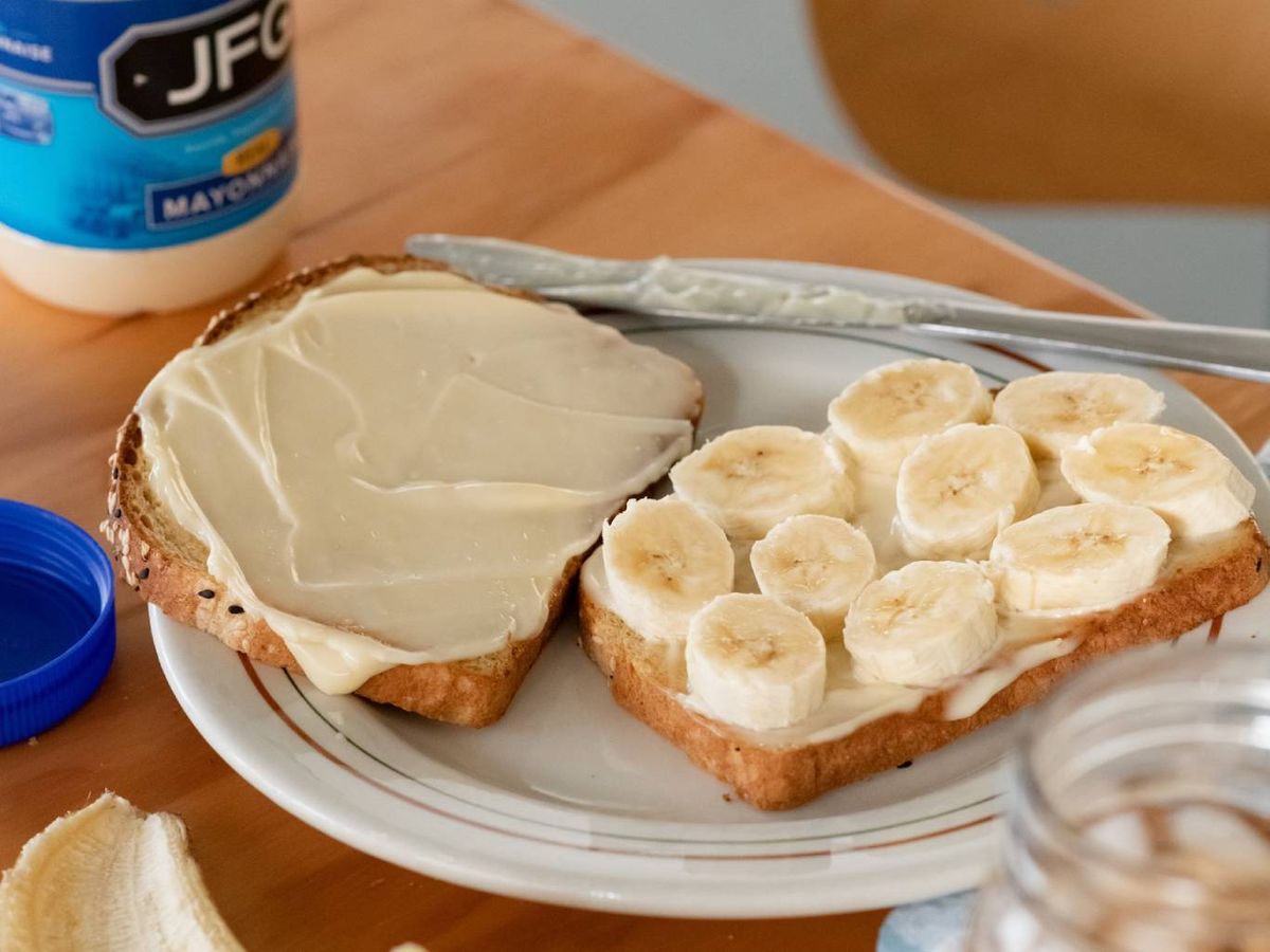 Sándwich de plátano con mayonesa, una combinación rara que ha vuelto a las redes.