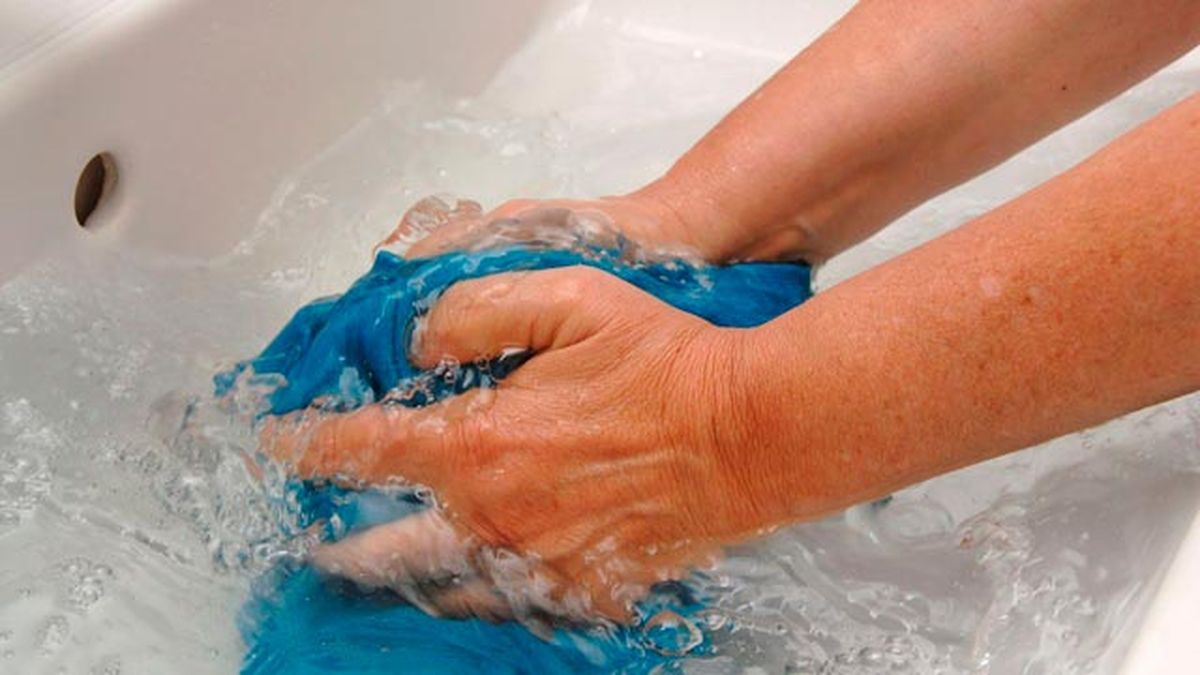 como estirar jersey de lana que ha encogido con suavizante