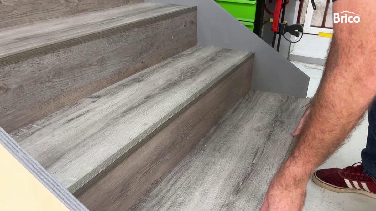 Bricomania 49 forrar escaleras vinilo 11