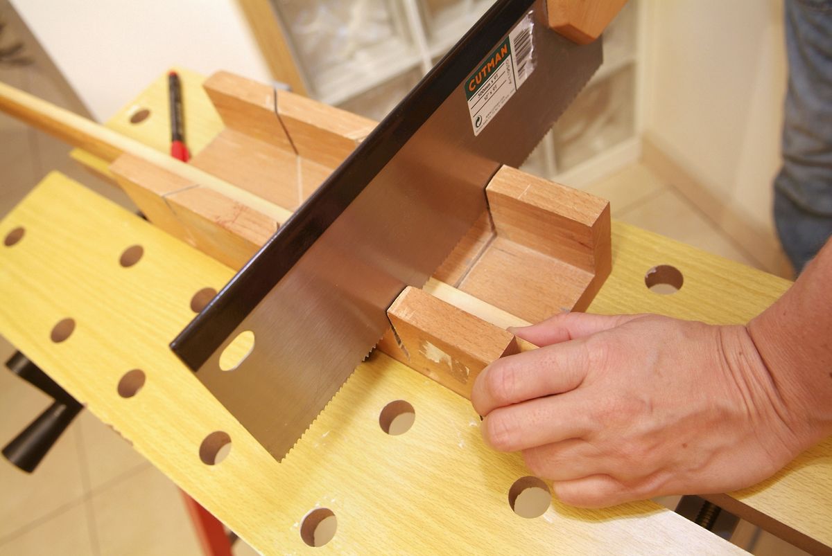 brico 0507 2 como colocar cantoneras pared paso 3