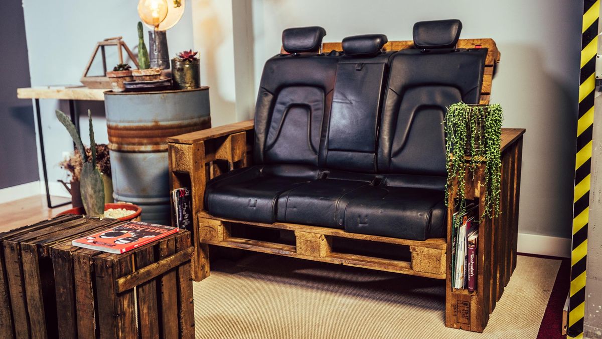 Cómo hacer una butaca con palets y asientos de coche