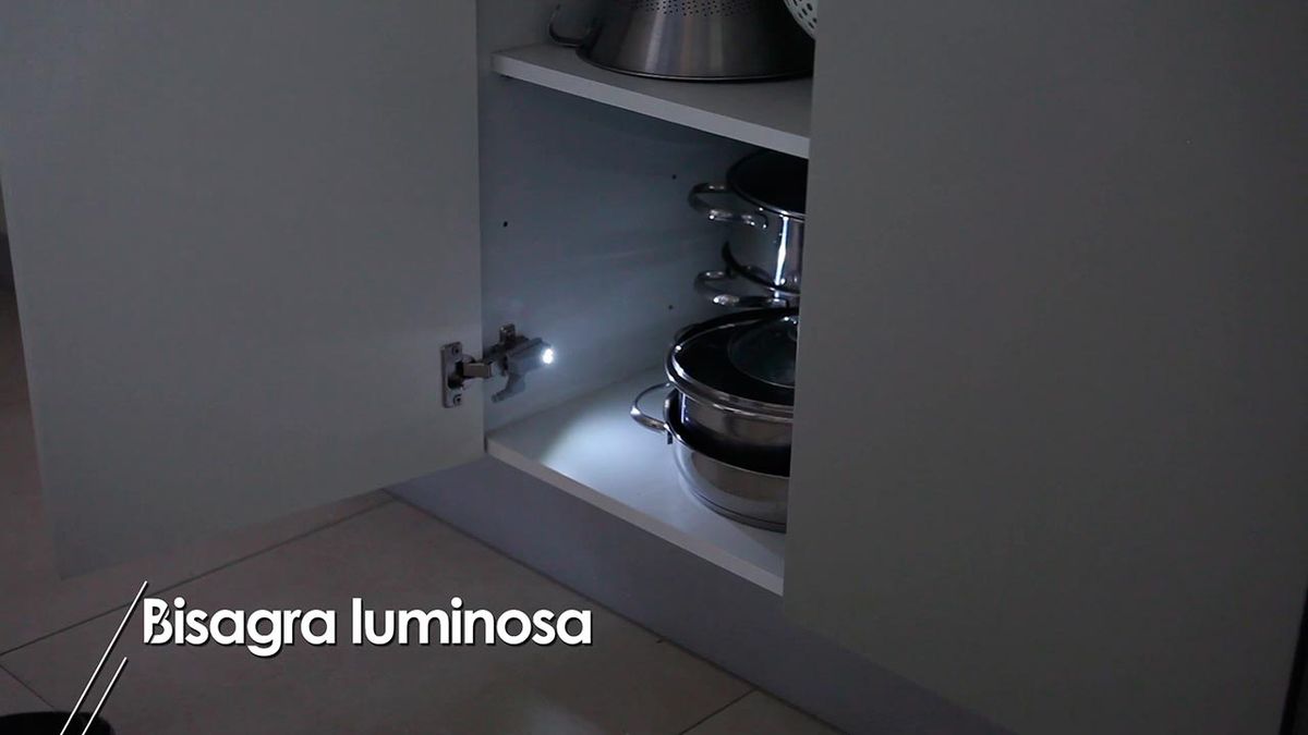 Cómo colocar una bisagra con luz paso 6