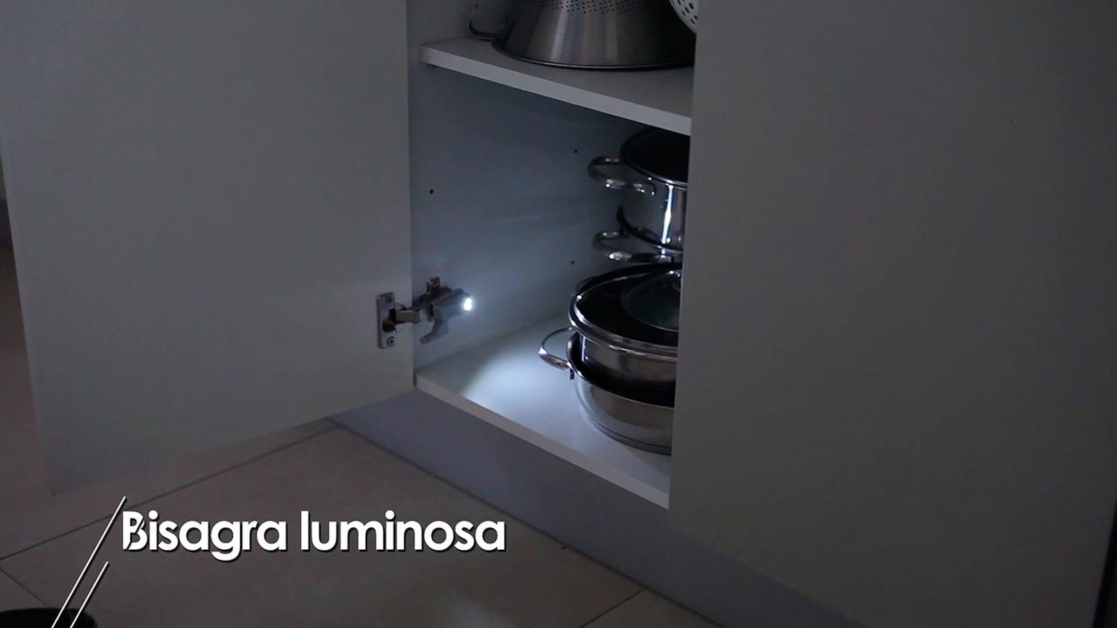 Cómo colocar una bisagra con luz paso 6 Cómo colocar una bisagra con luz paso 6