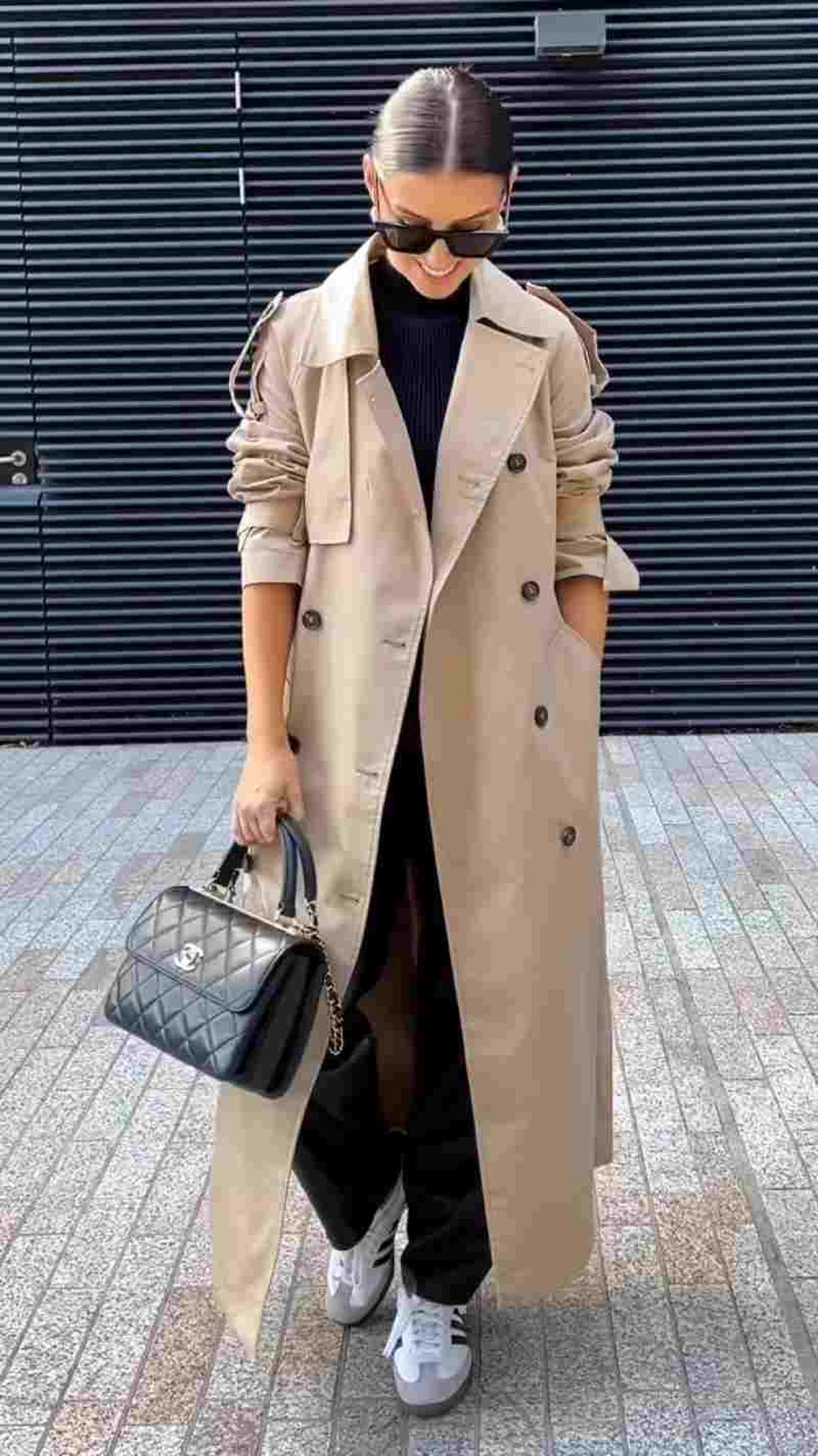 Gabardina larga beige de corte clásico